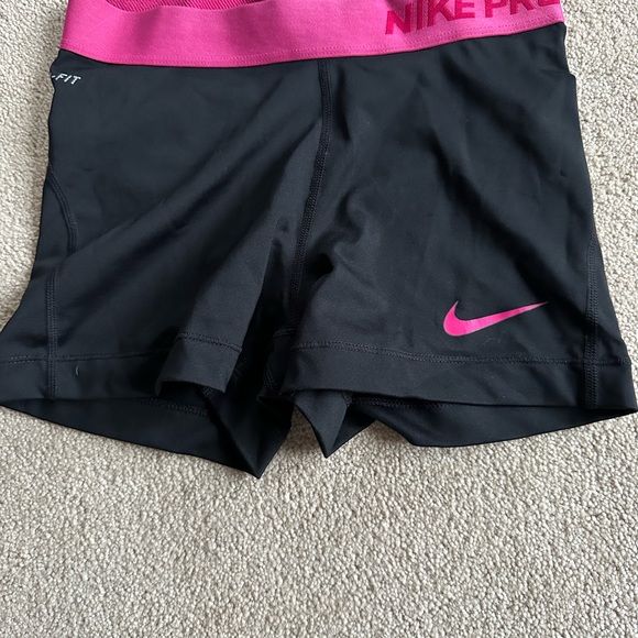 Lot of 4 women’s Nike Pro shorts - Picture 5 of 16